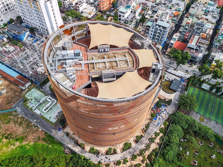 Rạp xiếc và biểu diễn đa năng Phú Thọ nhìn từ trên cao - Ảnh: CC1