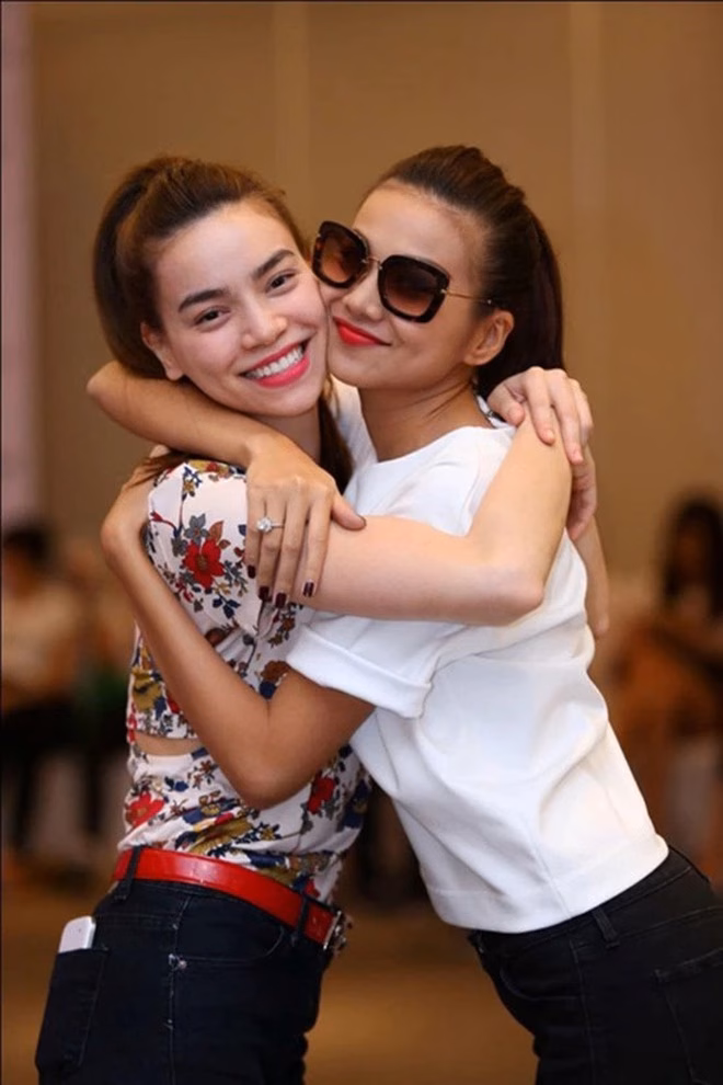 Thanh Hằng và Hồ Ngọc Hà gắn bó cả thập kỷ, từ lúc mới nổi tiếng đến khi đều là những "chị đại" trong nghề