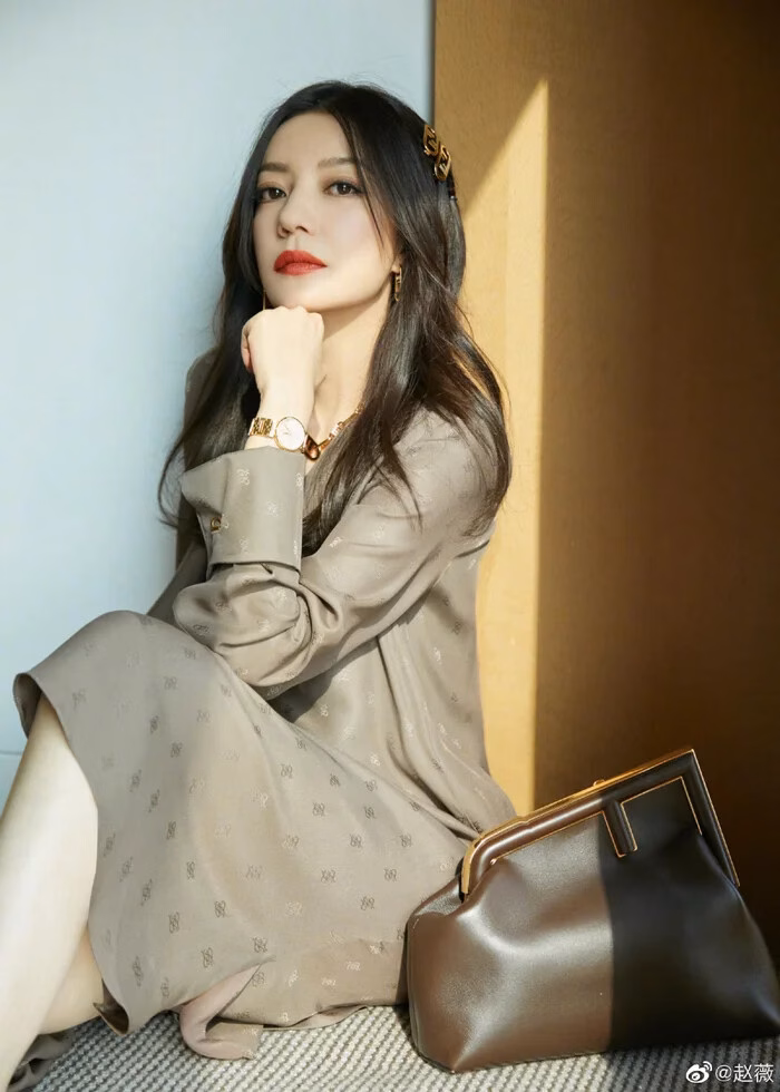 Triệu Vy: Sự thất bại của một ngôi sao và bài học về sự chân thật