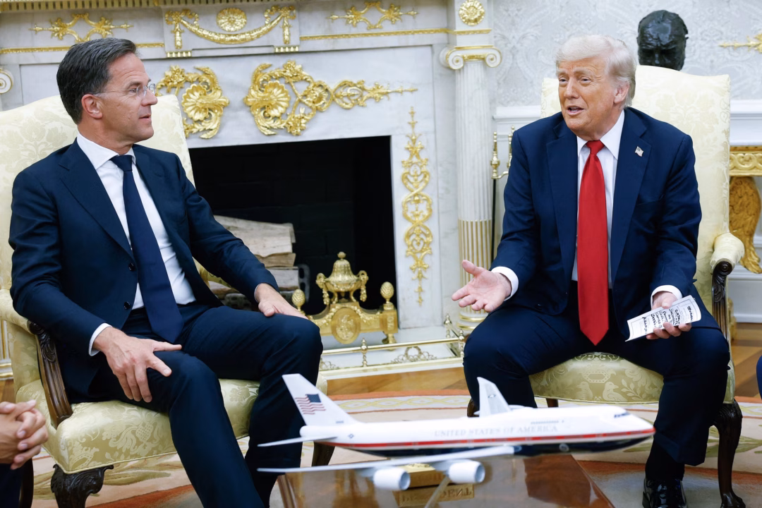 Trump dọa áp thuế 100% hàng Nga, gửi tối hậu thư cho Putin về Ukraine Ông Trump sẽ gửi tổ hợp tên lửa Patriot cho Ukraine, châu Âu sẽ trả tiền