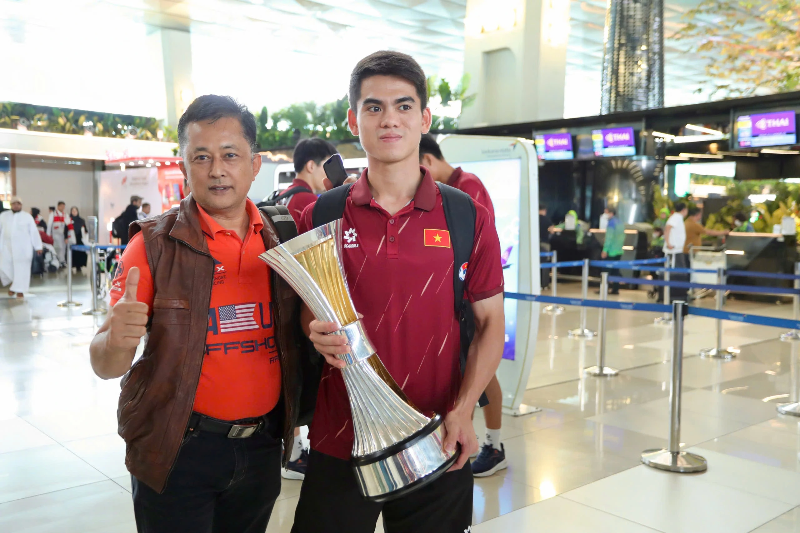 U.23 Việt Nam về nước sau chức vô địch giải Đông Nam Á Đội trưởng Văn Khang và cúp vô địch