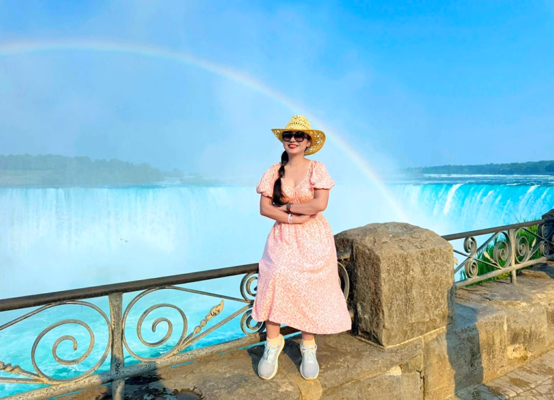 Việt Trinh tái xuất với blog du lịch, gặp Đoan Trường tại Canada