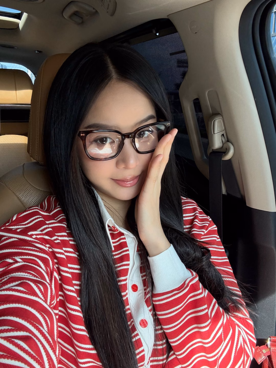 Vợ Công Lý lên tiếng về cách gọi tên chồng trong clip gây tranh cãi Diễn viên Lương Mạnh Hải thư giãn trên chuyến bay.