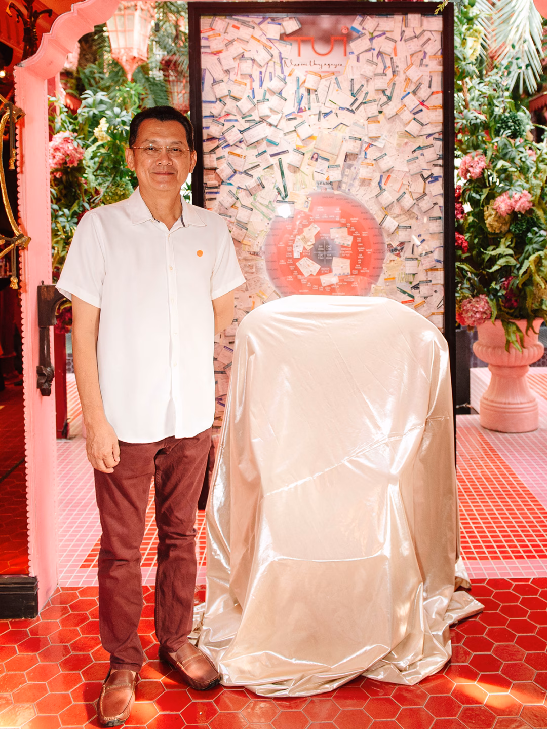 Đạo diễn 'Bố ơi, mình đi đâu thế?' Nguyễn Nam (phải) hội ngộ doanh nhân Lê Hạnh.