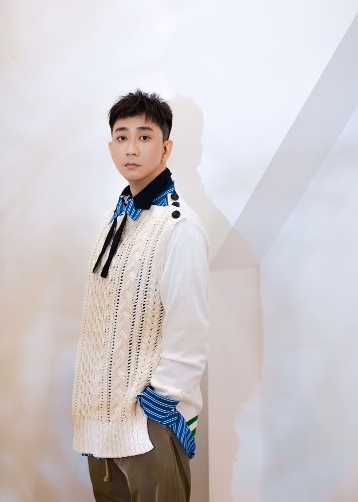 Vương Tự Kiện từng bị bạo hành và trầm cảm vì hôn nhân không hạnh phúc Vương Tự Kiện có quãng thời gian vô cùng khó khăn, phải tạm rời khỏi showbiz để điều trị tâm lý.