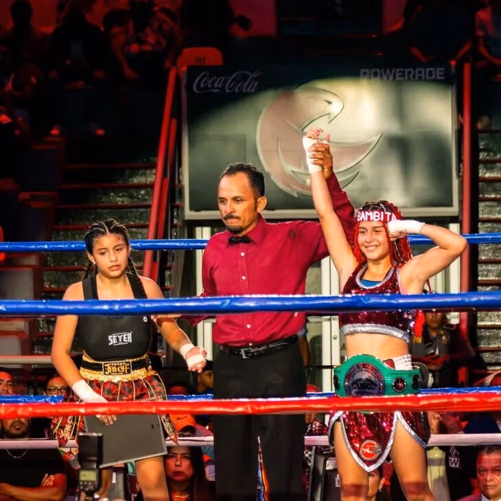 Tranh cãi nảy lửa chuyện nữ võ sĩ 12 tuổi đánh boxing chuyên nghiệp - Ảnh 2.
