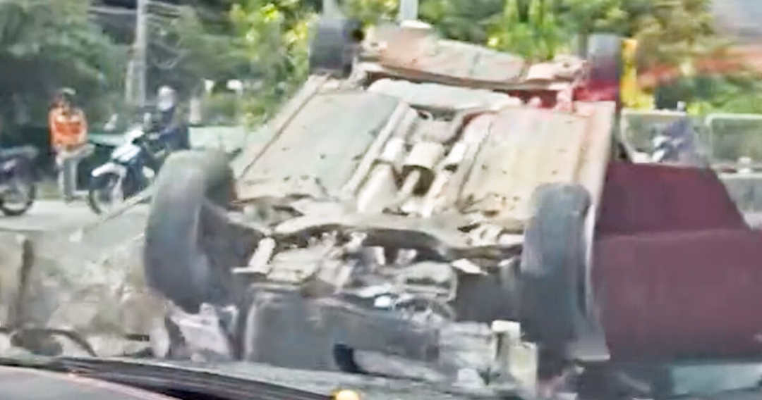 Xe hơi nổ lốp lao vào xe đầu kéo trên quốc lộ 1