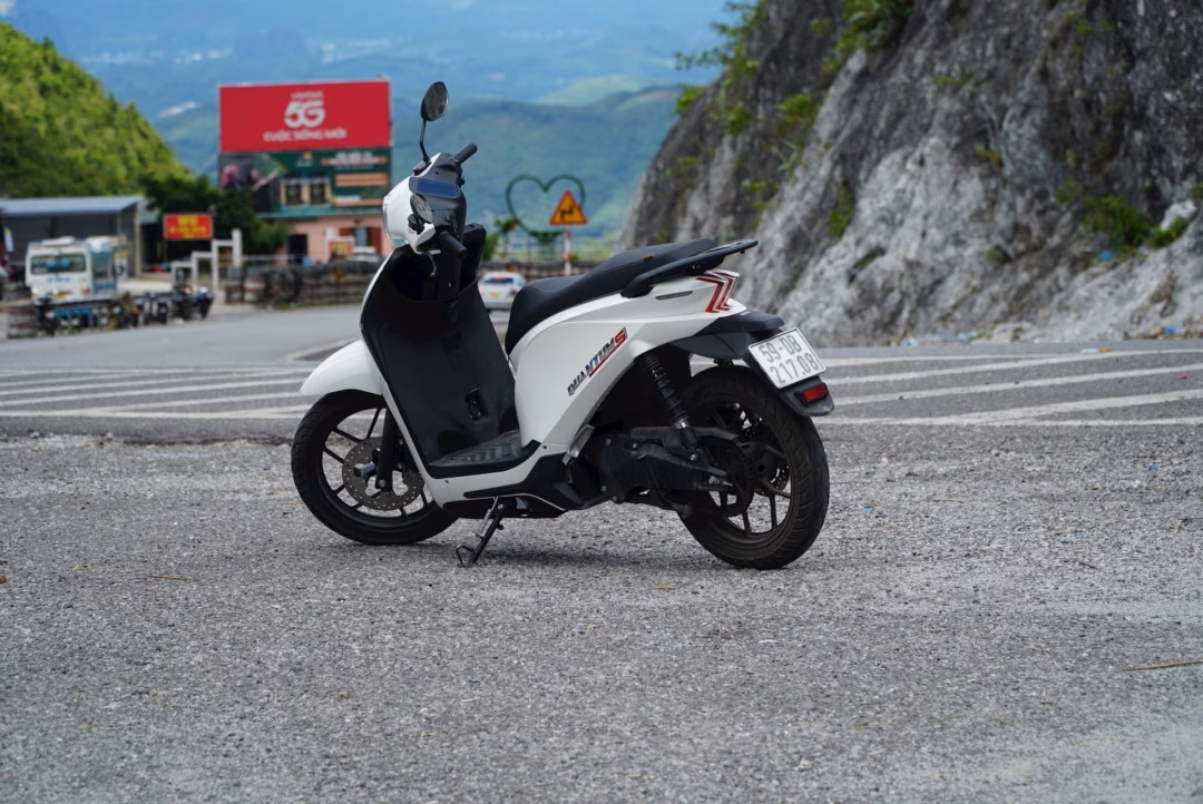 Xe máy điện Việt Nam chinh phục đèo núi dài 30km chỉ với 1 lần sạc
