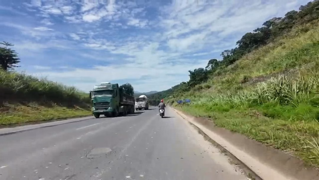 Xe máy điện Việt Nam chinh phục đèo núi dài 30km chỉ với 1 lần sạc Đèo đá Trắng ( Phú Thọ) sau gần 3 giờ di chuyển.