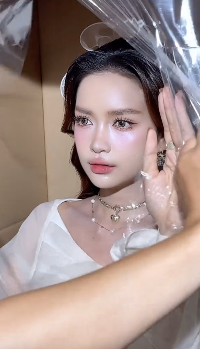 Xoài Non từng lột xác thành Barbie từ hơn 2 năm trước, đón đầu xu hướng Barbie Core 2023 Ngọc Châu sau màn bắt trend sơ sài bị netizen chê trách đã tái xuất với phiên bản hoàn hảo hơn khi qua tay bộ đôi Quân - Pu.