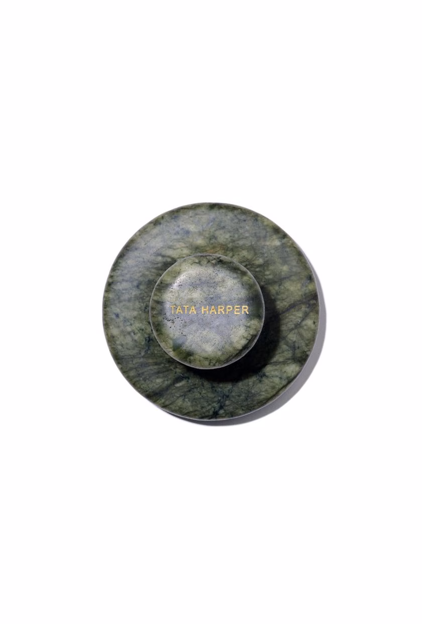 15 món beauty giúp cuộc sống của biên tập viên trở nên sang chảnh Tata Harper Sculpting Body Stone