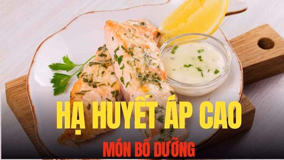 Ăn uống giúp hạ huyết áp: Bữa tối dễ làm với cá hồi, cải bó xôi và tỏi