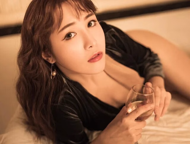 Bác sĩ thẩm mỹ Đài Loan gây sốt vì nhan sắc và body chuẩn