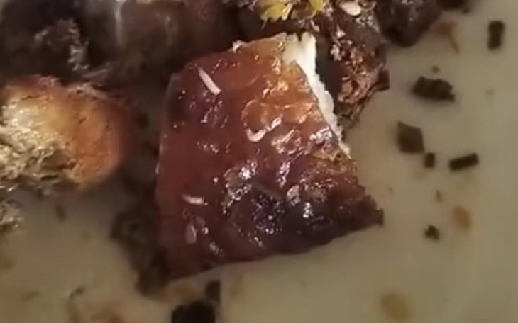 Bánh mì bị phát hiện có dòi bò ở Đà Nẵng: C authorities làm việc với người phản ánh Xác minh thông tin bánh mì của một thương hiệu lớn ở Đà Nẵng có dòi bò lúc nhúc - Ảnh 3.