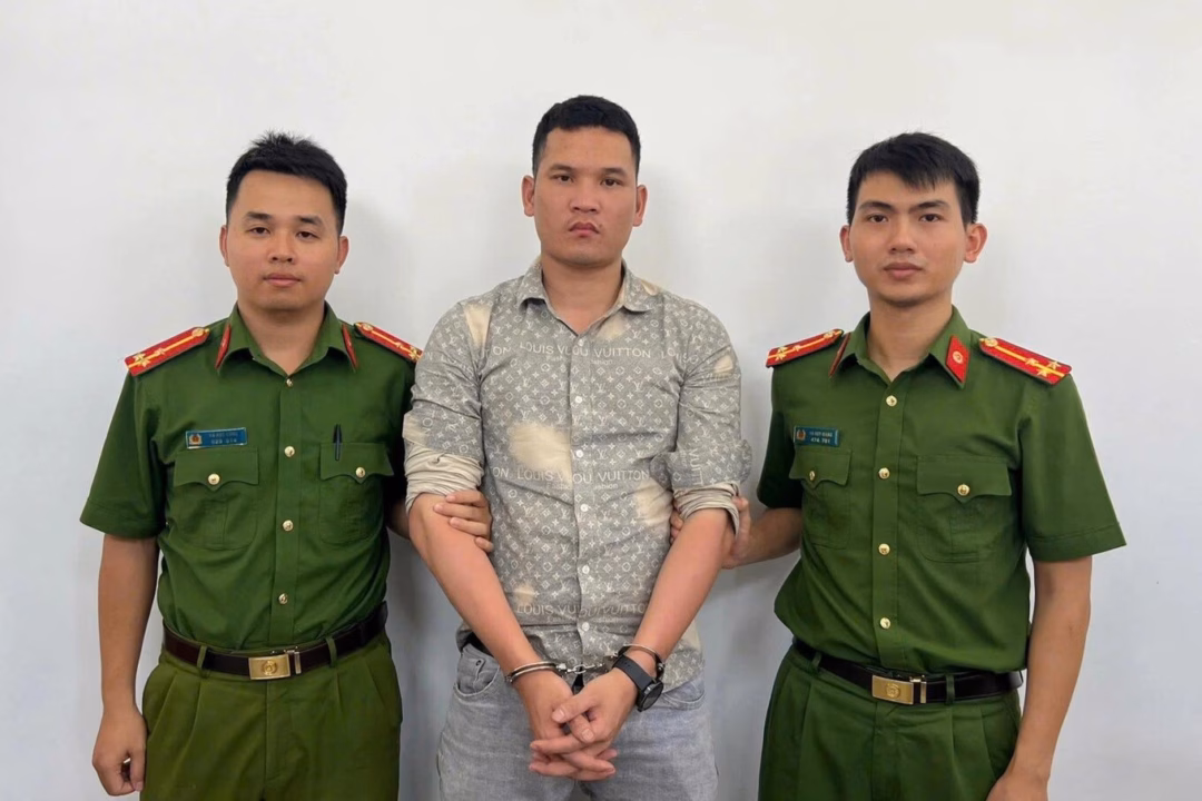 Bắt giữ đối tượng truy nã sau 2 năm bỏ trốn vì gây tai nạn và sử dụng giấy tờ giả