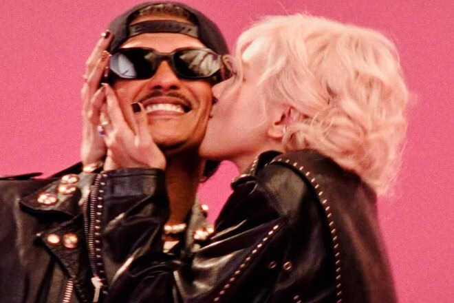 Bruno Mars bất ngờ xuất hiện cùng Rosé trên sân khấu, bùng nổ đêm nhạc Blackpink tại Mỹ