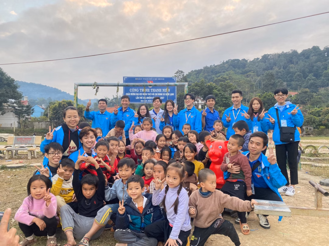 Hà Thành tham gia chương trình tình nguyện Đông ấm về bản 2022 tại xã Nậm Lạnh, huyện Sốp Cộp, tỉnh Sơn La