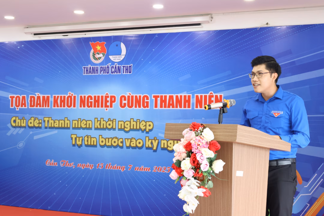 Cần Thơ: Tọa đàm khởi nghiệp giúp thanh niên tự tin bước vào kỷ nguyên mới Anh Nguyễn Hữu Nghĩa - Phó Bí thư Thành Đoàn Cần Thơ phát biểu tại tọa đàm.