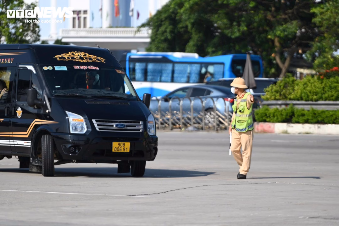 Kiểm soát xe kinh doanh vận tải sau mệnh lệnh của Cục trưởng CSGT - 4