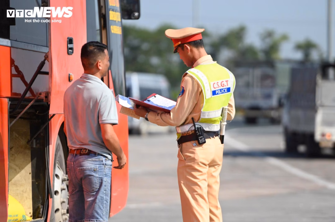 Kiểm soát xe kinh doanh vận tải sau mệnh lệnh của Cục trưởng CSGT - 13