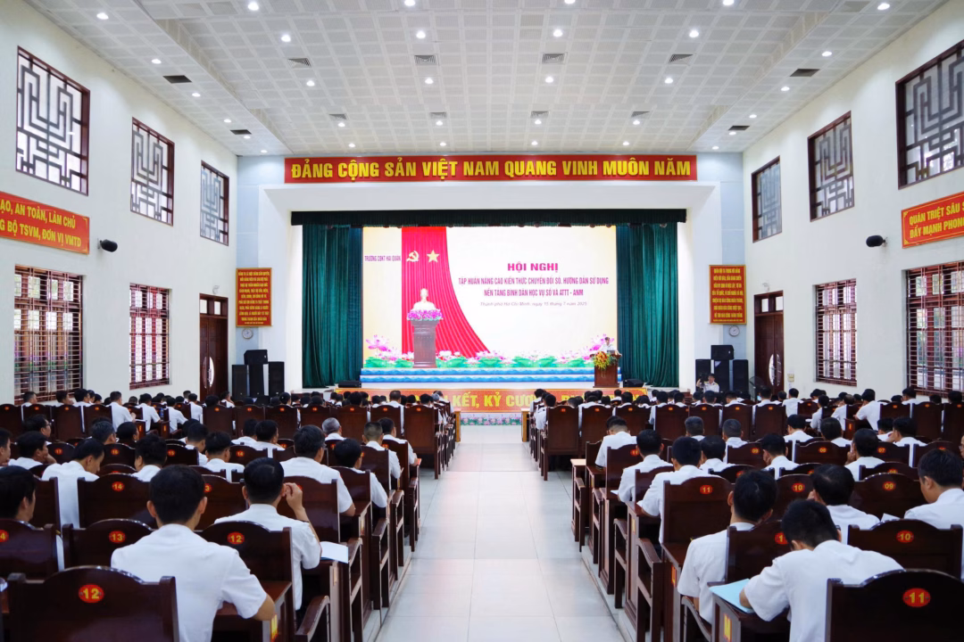 Cao đẳng Kỹ thuật Hải quân tập huấn về chuyển đổi số