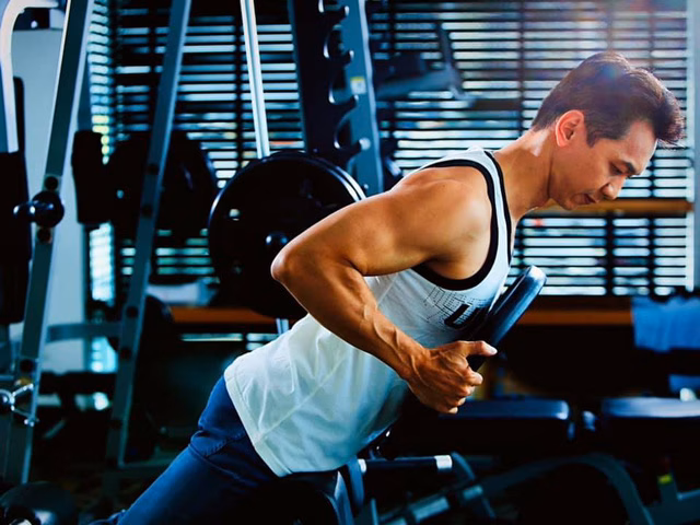 Chủ tịch ACB Trần Hùng Huy: 50 tuổi, giữ body săn chắc nhờ bí quyết nào? Visual chủ tịch U50