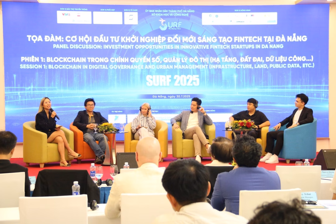 Chuyển đổi số đô thị: Tận dụng công nghệ để minh bạch và tiết kiệm nguồn lực Những startup ứng dụng công nghệ số, số hóa dữ liệu góp phần quan trọng trong việc hỗ trợ xây dựng đô thị thông minh. Ảnh: PHAN VINH
