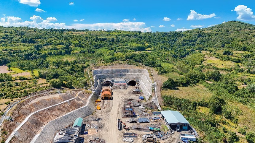 Cổ phiếu doanh nghiệp xây cao tốc và đường sắt có gì hấp dẫn?