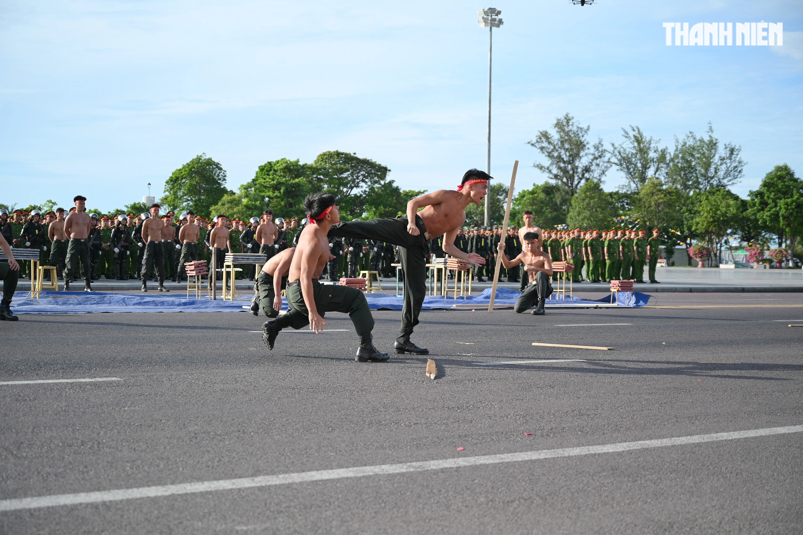 Công an Gia Lai ra quân tấn công trấn áp tội phạm trong dịp lễ Biểu diễn đồng diễn võ thuật - bài quyền