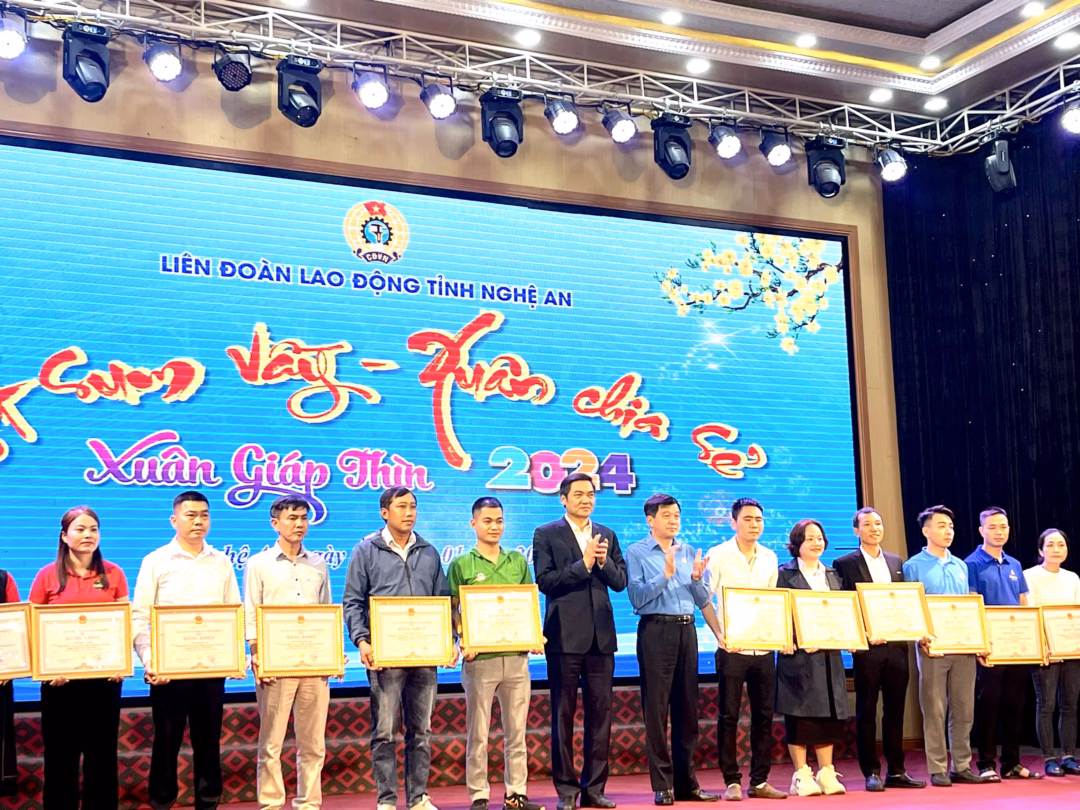 Công đoàn Nghệ An tổ chức ‘Bữa cơm Công đoàn’ chăm lo cho người lao động