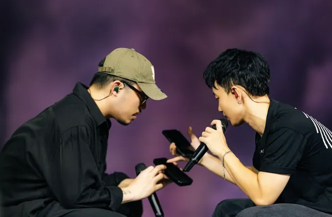 Đen và Vũ. vui vẻ trong buổi tổng duyệt xuyên đêm concert Xoay tròn của Hoàng Dũng tại Hà Nội - Ảnh 6.