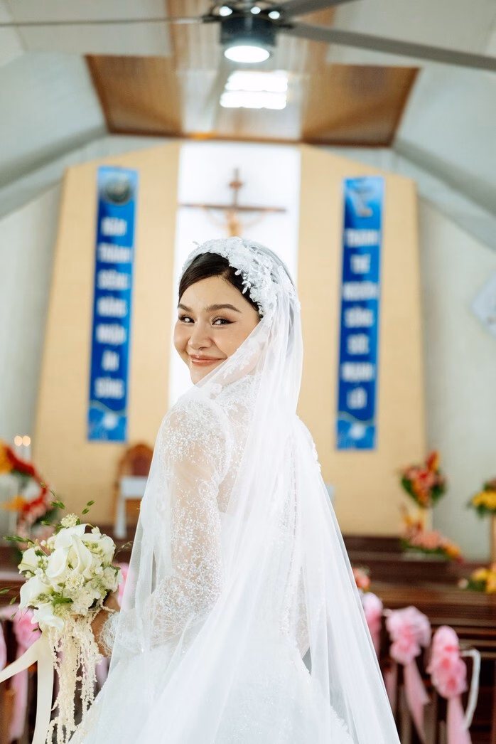 Diễn viên Thu Trang công khai hôn lễ với người yêu Quang Sơn