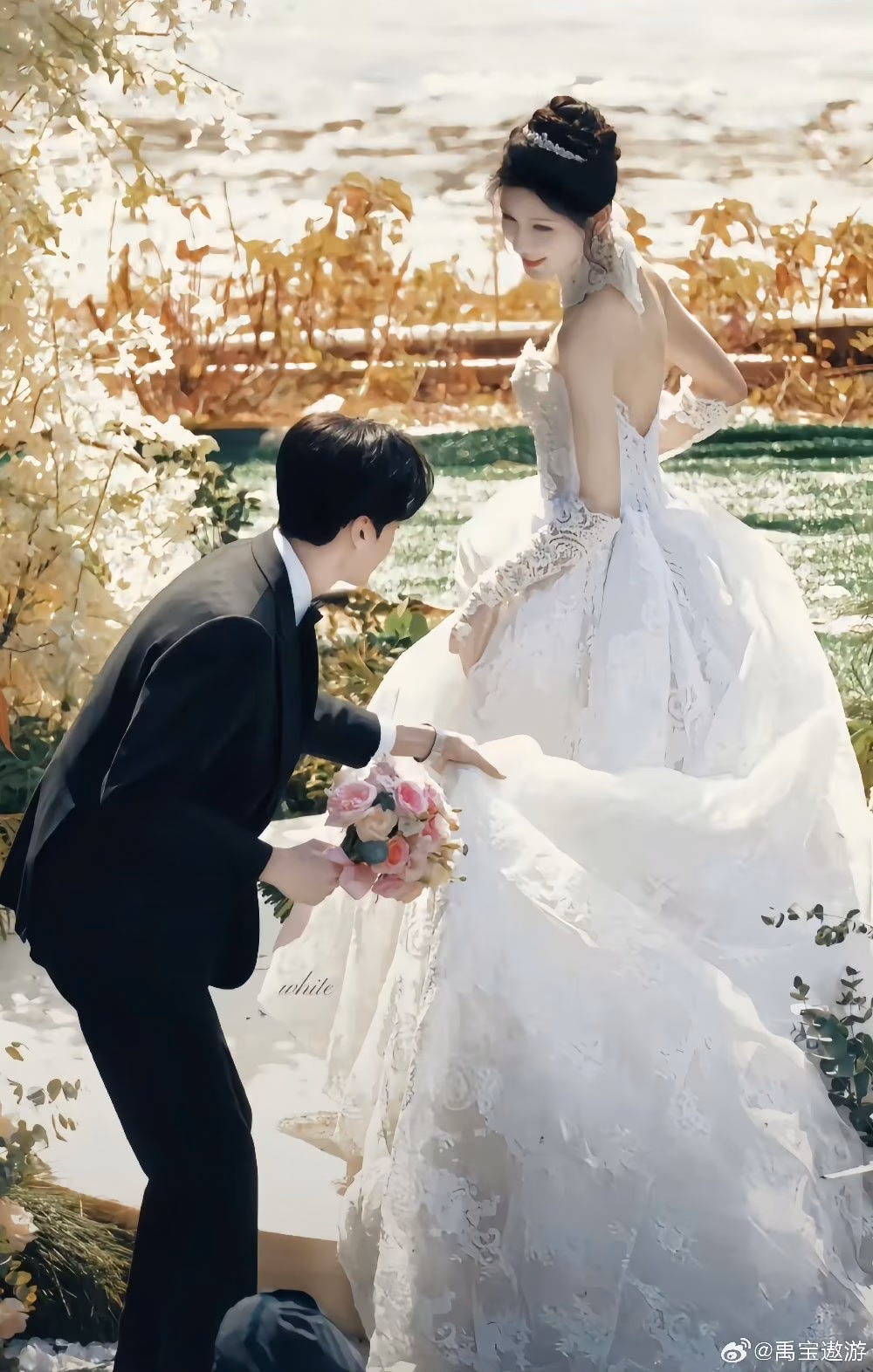 Phim kết thúc có hậu với đám cưới lãng mạn.
