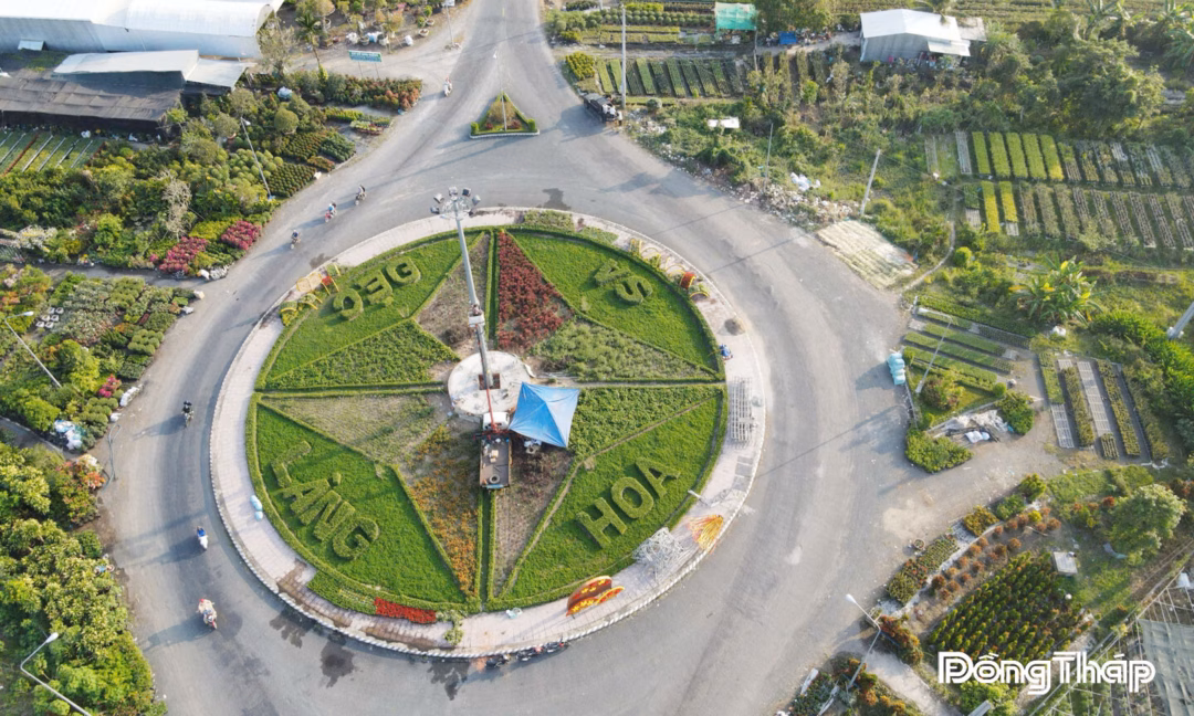 Đồng Tháp: Phát triển làng hoa Sa Đéc gắn với du lịch sinh thái Mỗi dịp lễ, tết, Làng hoa Sa Đéc là điểm đến thu hút đông đảo du khách gần xa.