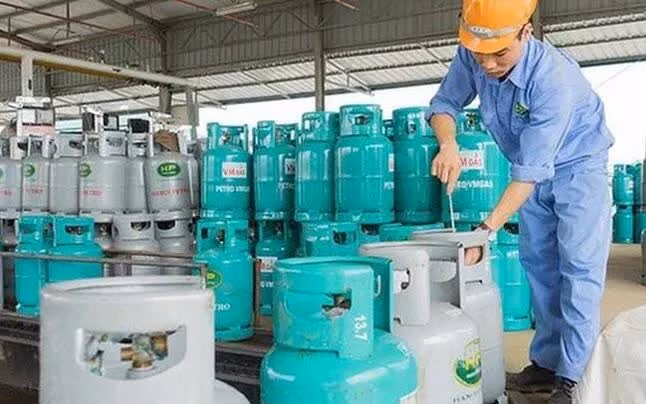 Giá gas giảm lần thứ ba liên tiếp trong tháng 8 ở Hà Nội