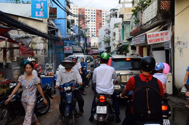 Google Maps thêm tính năng tránh đường hẹp, tiến tới cập nhật cho người dùng Việt Do đó ở Việt Nam, tài xế ô tô nhiều khi bị đi nhầm vào ngõ hẹp vì Google Maps chỉ đường - Ảnh minh họa: Q.Đ.