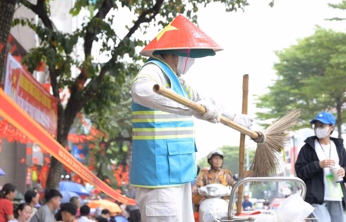 Hà Đông tổ chức ra quân tổng vệ sinh môi trường đón Quốc khánh Chung tay dọn vệ sinh môi trường sau lễ diễu binh, diễu hành