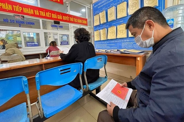 Hà Nội không yêu cầu người dân xuất trình sổ hộ khẩu khi làm thủ tục hành chính