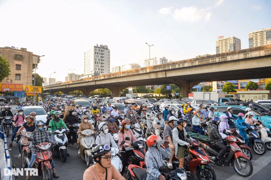 Hà Nội tính dừng xe máy xăng, hỗ trợ chuyển đổi sang xe điện