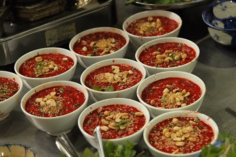 Hai người tử vong vì ăn tiết canh lợn