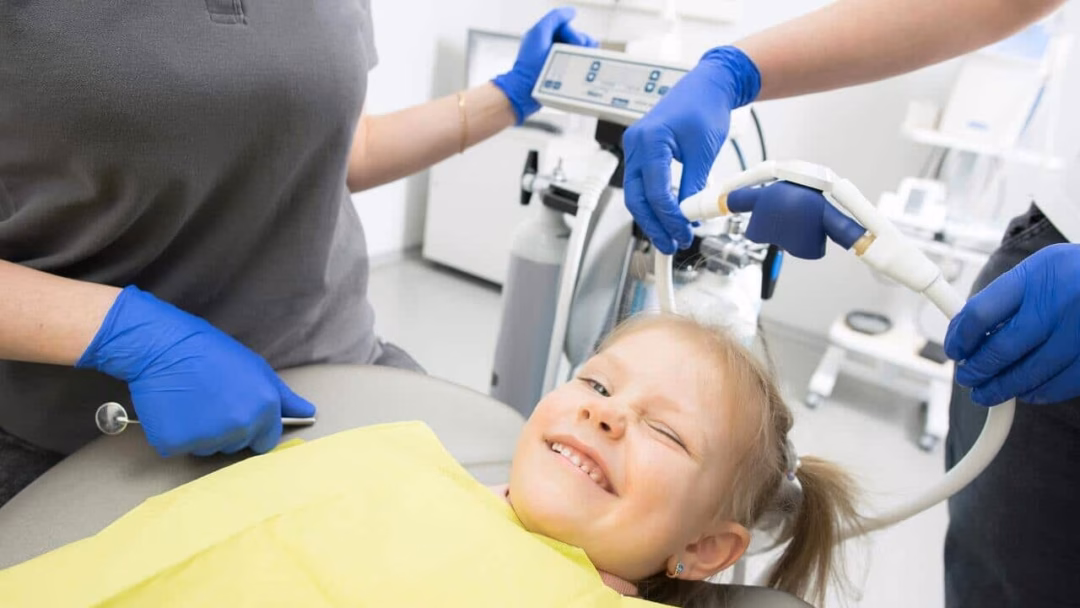 Hàng triệu trẻ em Úc đối mặt nguy cơ sâu răng vì khám răng muộn