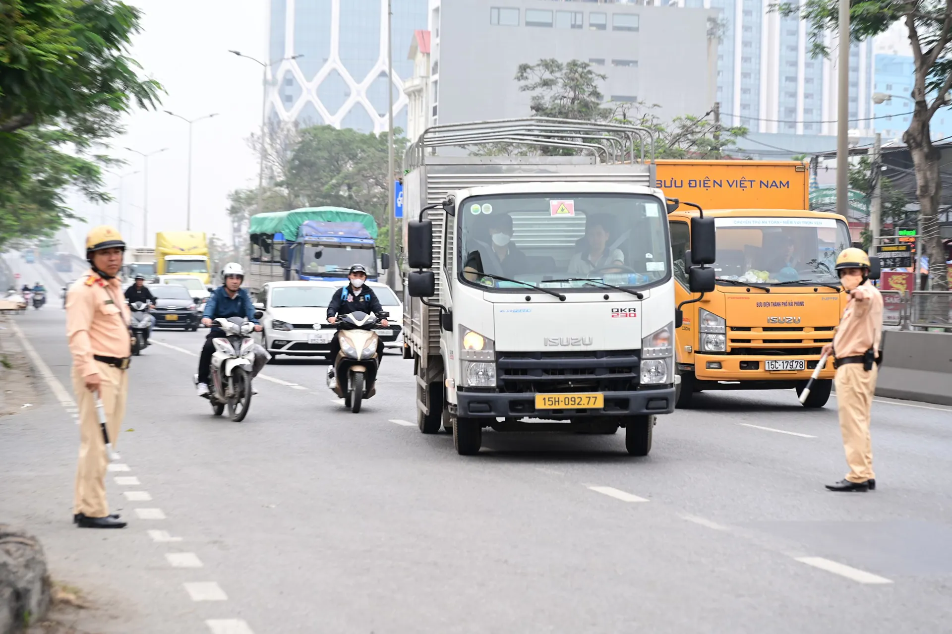 Hội Cầu đường Hà Nội: Động lực đổi mới giao thông thủ đô Lấy ý kiến sửa đổi Luật Trật tự, an toàn giao thông đường bộ