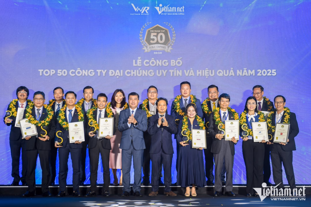 Hội nghị Thượng đỉnh CEO Việt Nam 2 Top 50 công ty đại chúng uy tín và hiệu quả năm 2025.
