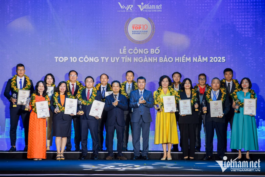 Hội nghị Thượng đỉnh CEO Việt Nam 2 Top 10 công ty uy tín ngành Bảo hiểm năm 2025.
