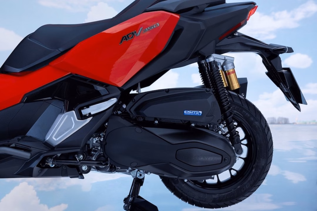 Honda ADV350 ra mắt, đại lý nhận đặt hàng, giá dự kiến 180 triệu đồng Giá dự kiến của Honda ADV 350 chính hãng tuy dễ tiếp cận hơn nhiều so với xe nhập khẩu tư nhân nhưng chưa đủ hấp dẫn, theo ý kiến của một số người dùng (Ảnh: Honda).