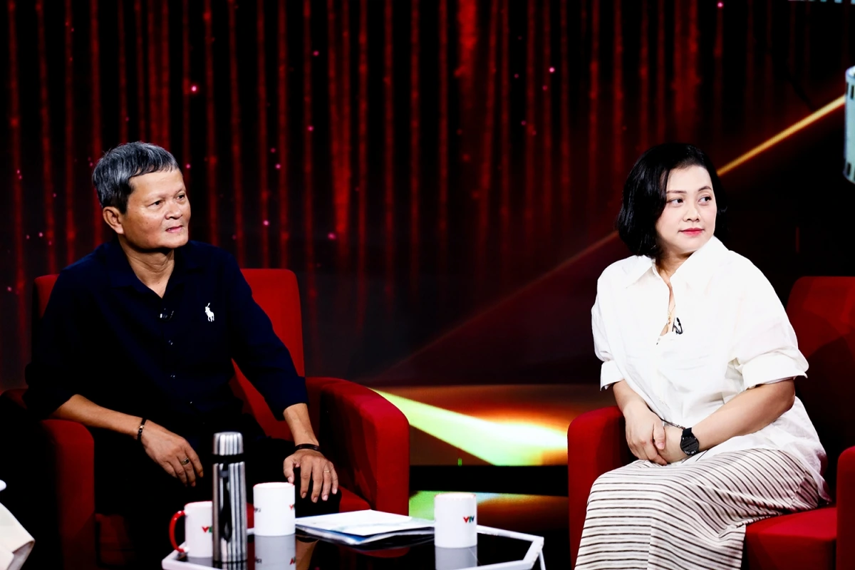 Lan Hà với vai diễn ấn tượng trong Trái tim bé bỏng Diễn viên Lan Hà và đạo diễn Nguyễn Thanh Vân. Ảnh: BTC