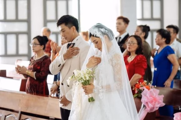 cap-doi-nguoi-mau-dien-vien-cua-showbiz-viet-bat-ngo-tung-anh-cuoi-sau-5-nam-hen-ho-3-ngoisaovn-w700-h467 3