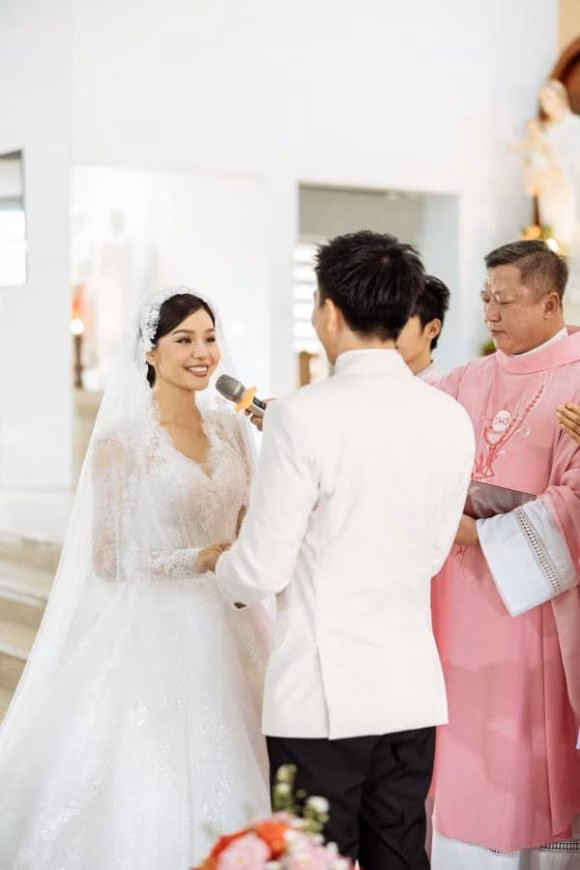 cap-doi-nguoi-mau-dien-vien-cua-showbiz-viet-bat-ngo-tung-anh-cuoi-sau-5-nam-hen-ho-2-ngoisaovn-w600-h900 4