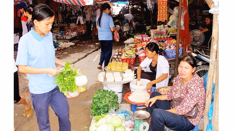 Lương tối thiểu vùng tăng từ 1/1/2026: Đảm bảo quyền lợi người lao động nhưng cần giải pháp mạnh mẽ hơn