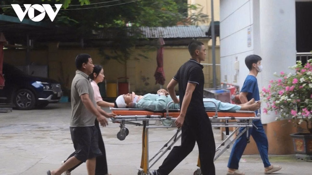 Nam sinh thi tốt nghiệp với vết thương nặng, đỗ đại học ước mơ